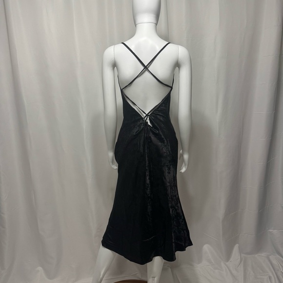 Elegant Black Satin Dress - Picture 8 of 14